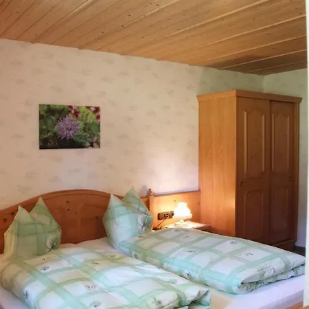 Uecker Apartman *